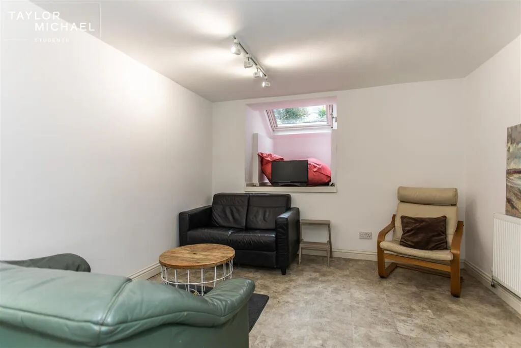 6 bedroom terraced house for rent