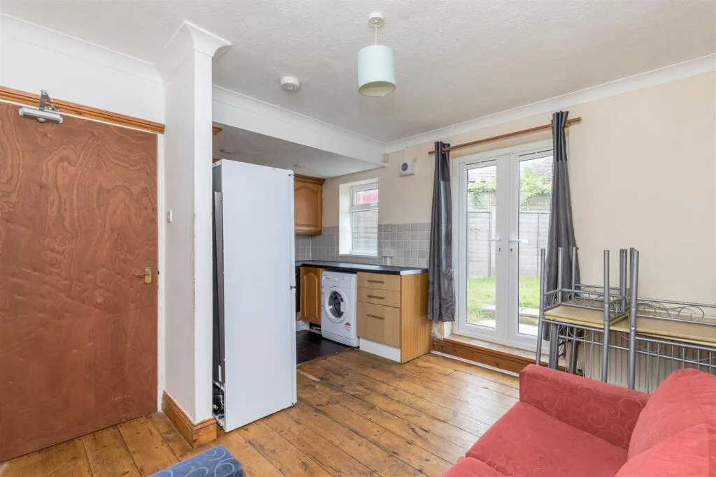 4 bedroom house share for rent