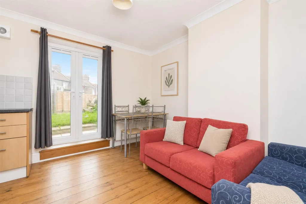 4 bedroom house share for rent
