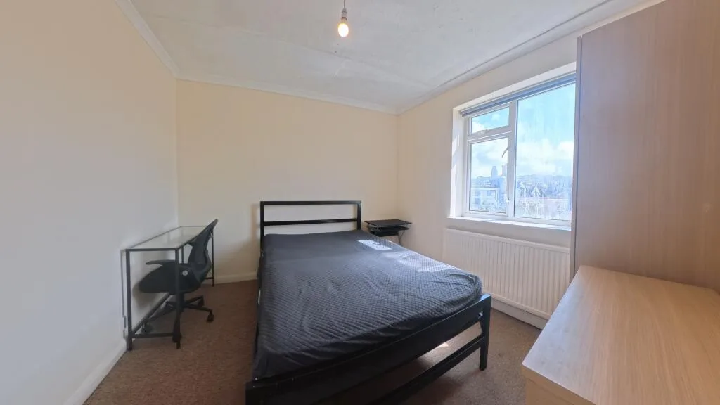 5 bedroom end of terrace house for rent
