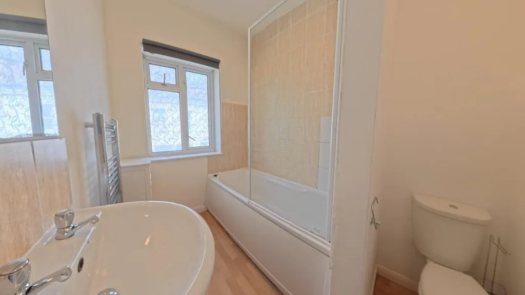 5 bedroom end of terrace house for rent