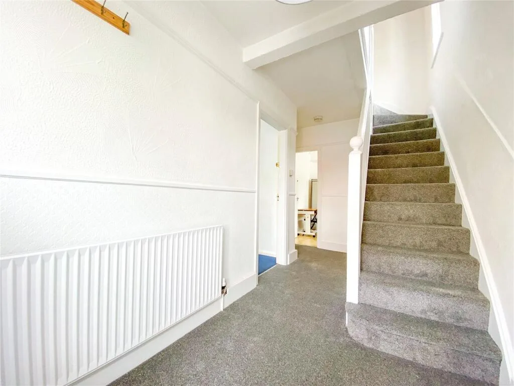 5 bedroom semi-detached house for rent