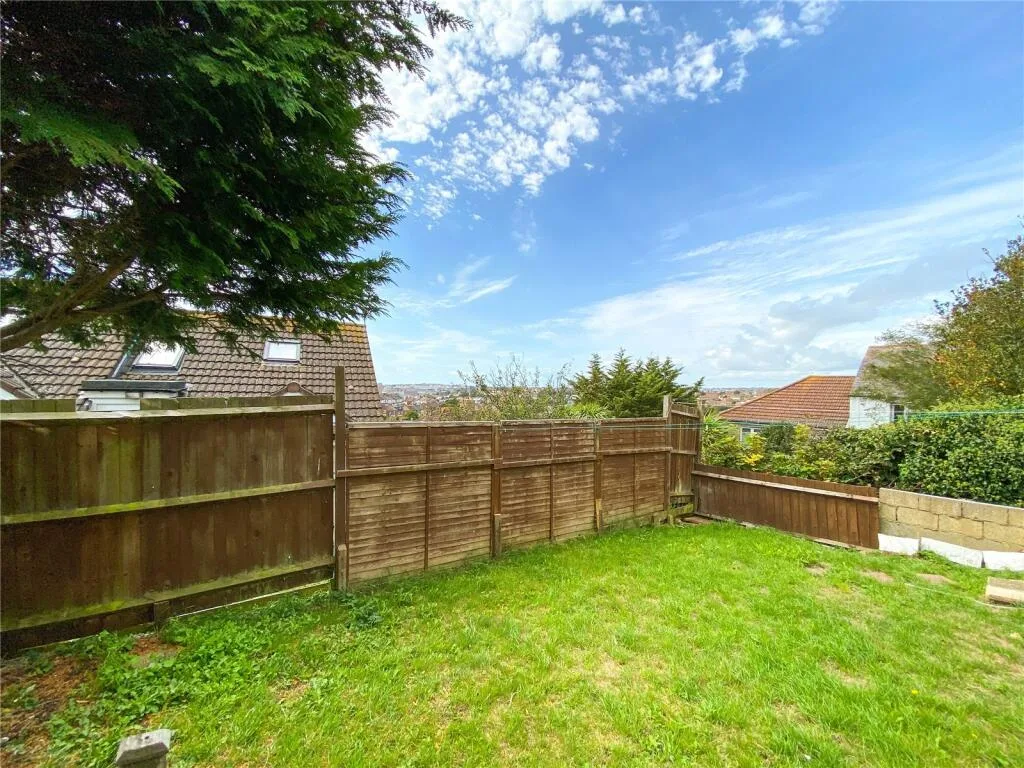 5 bedroom semi-detached house for rent