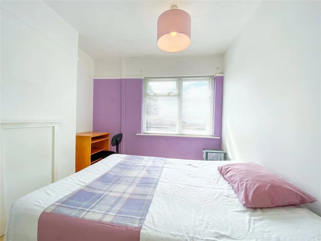 5 bedroom semi-detached house for rent