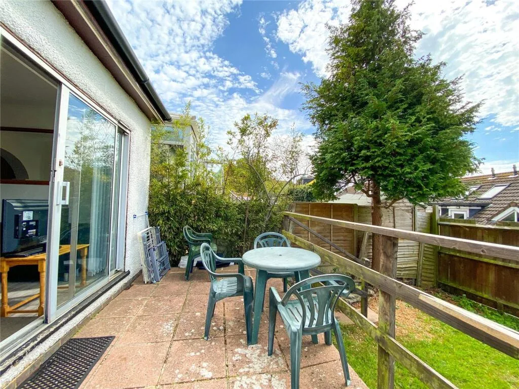 5 bedroom semi-detached house for rent