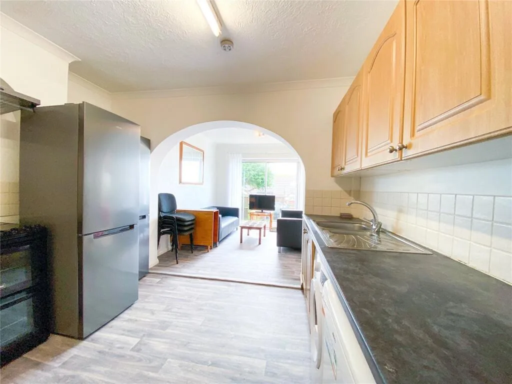 5 bedroom semi-detached house for rent