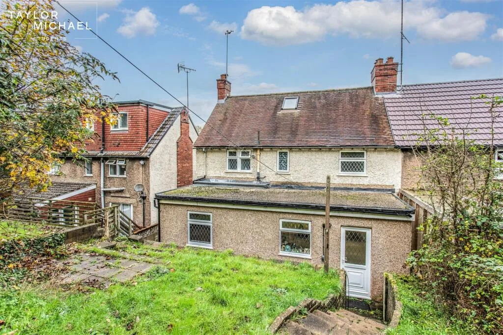 6 bedroom semi-detached house for rent