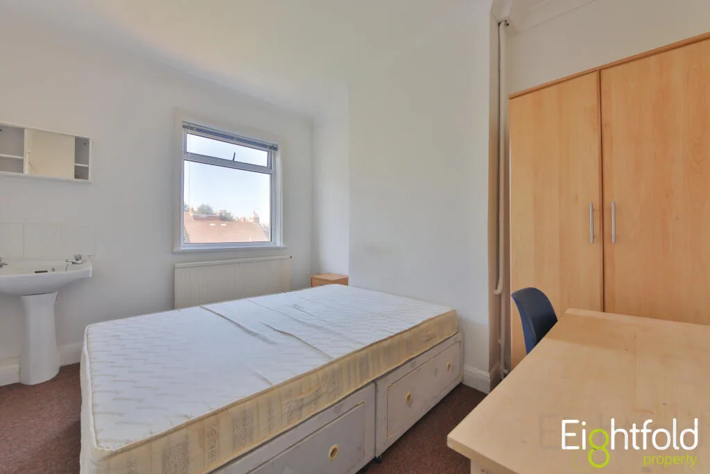 6 bedroom terraced house for rent