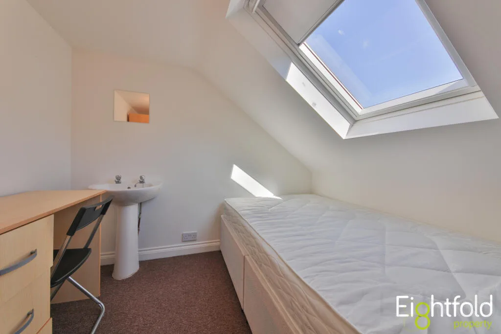 6 bedroom terraced house for rent