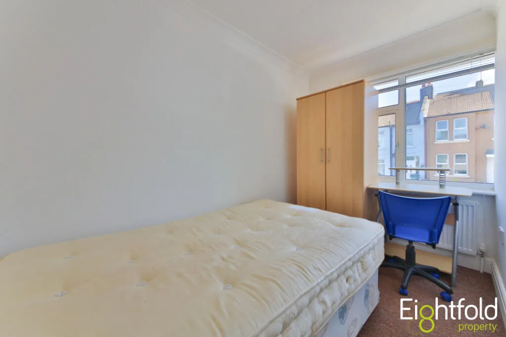 6 bedroom terraced house for rent