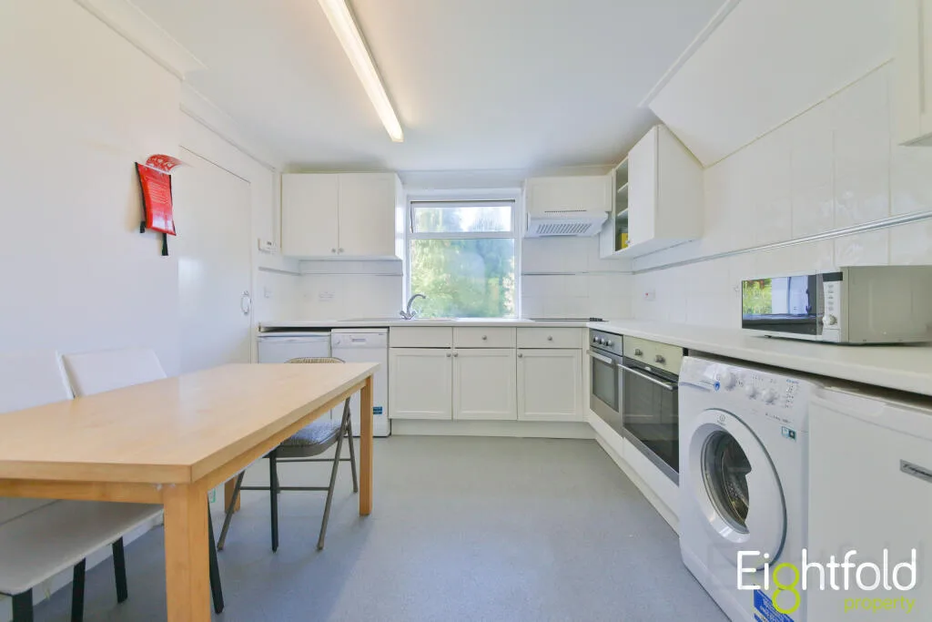 6 bedroom terraced house for rent