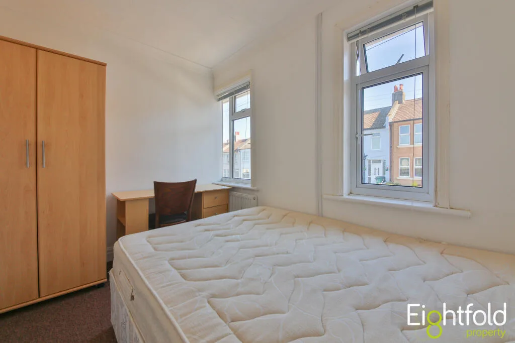 6 bedroom terraced house for rent