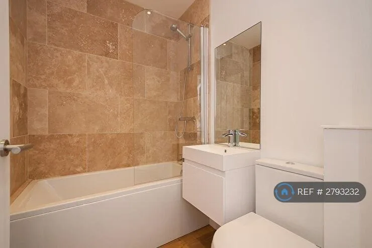 6 bedroom end of terrace house for rent