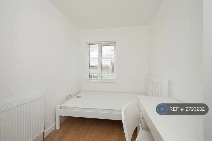 6 bedroom end of terrace house for rent