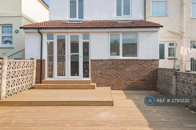 6 bedroom end of terrace house for rent