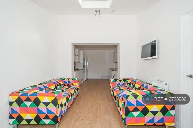 6 bedroom end of terrace house for rent