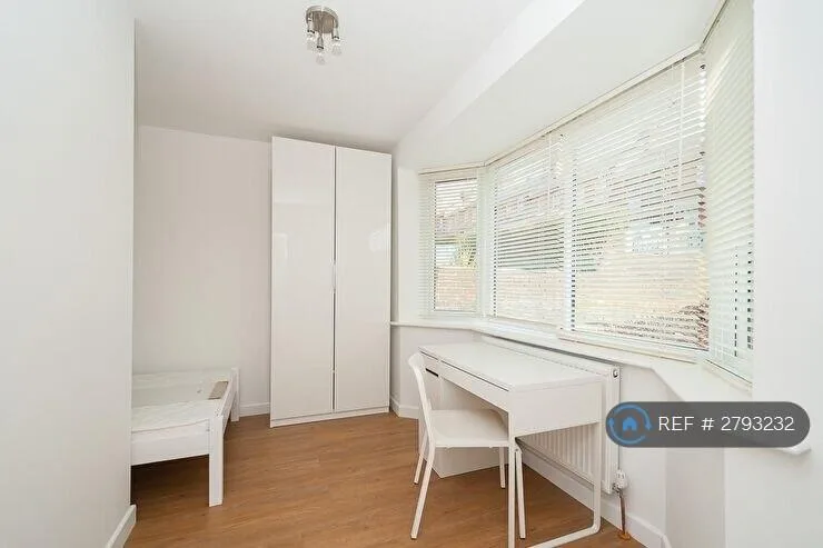 6 bedroom end of terrace house for rent