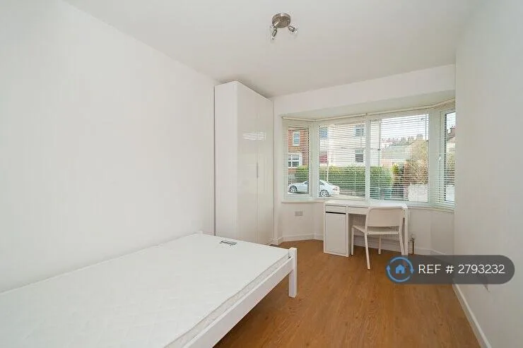 6 bedroom end of terrace house for rent