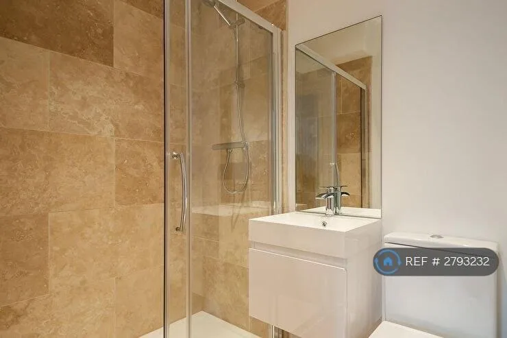 6 bedroom end of terrace house for rent