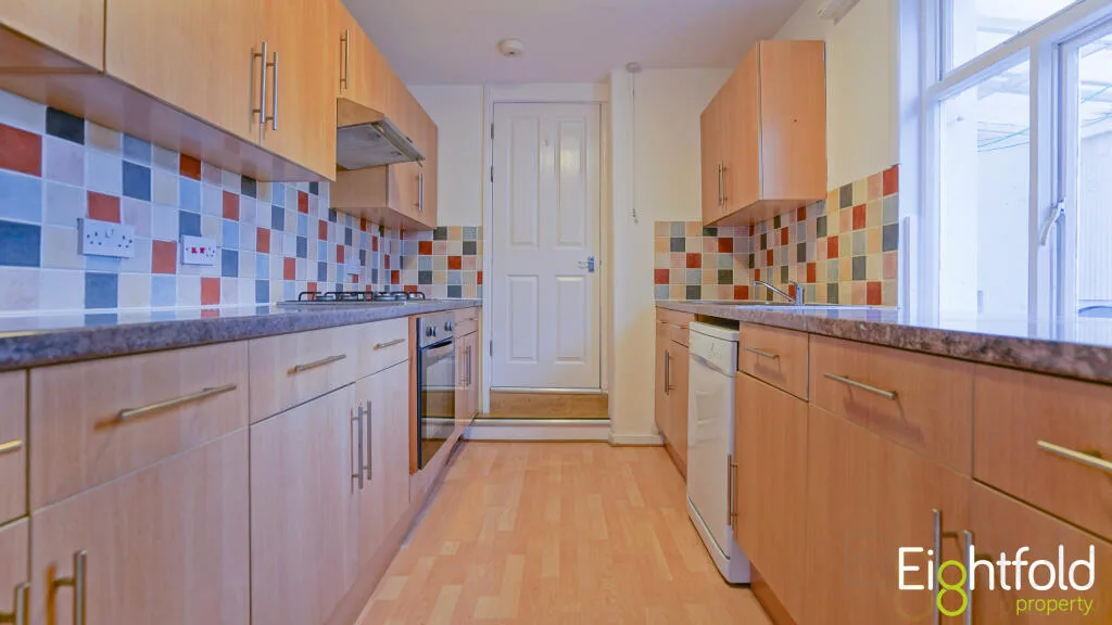 6 bedroom terraced house for rent