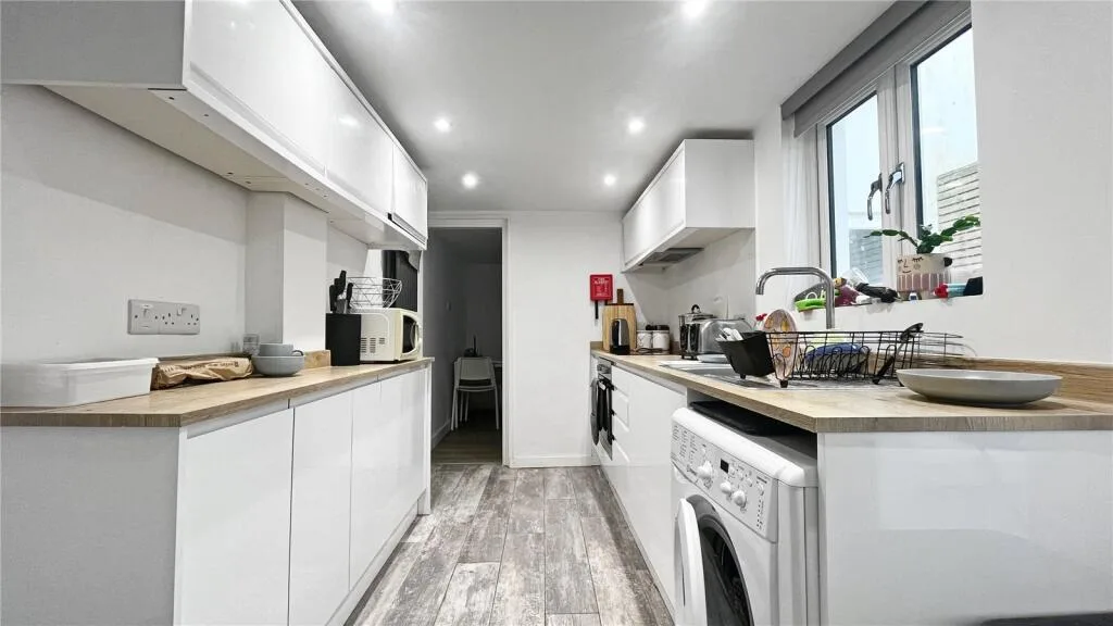 4 bedroom maisonette for rent