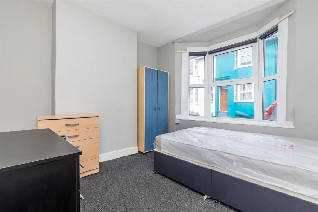 4 bedroom house share for rent