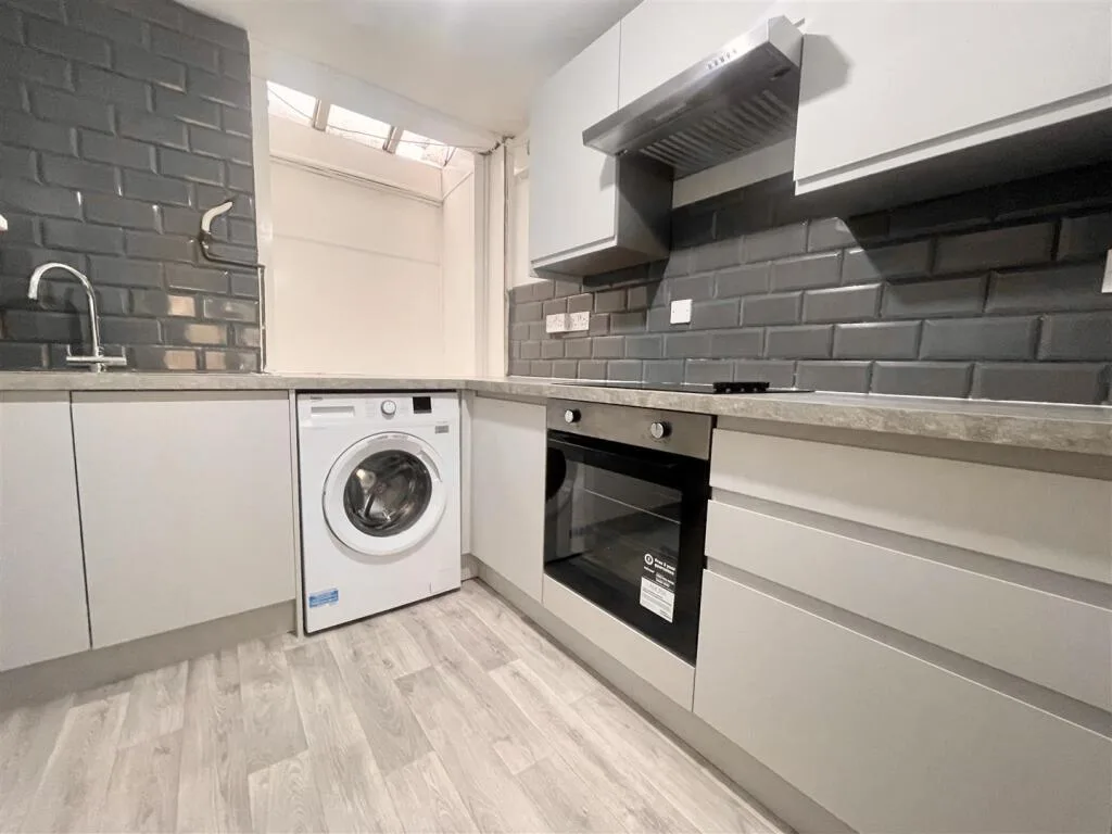 4 bedroom house share for rent