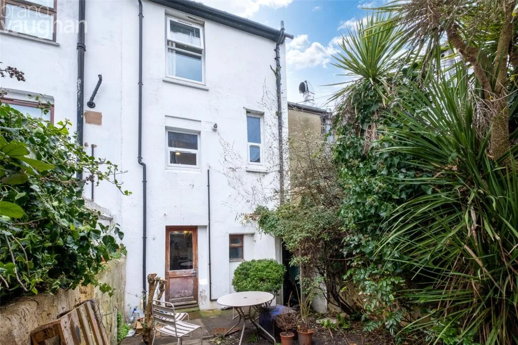 4 bedroom terraced house for rent