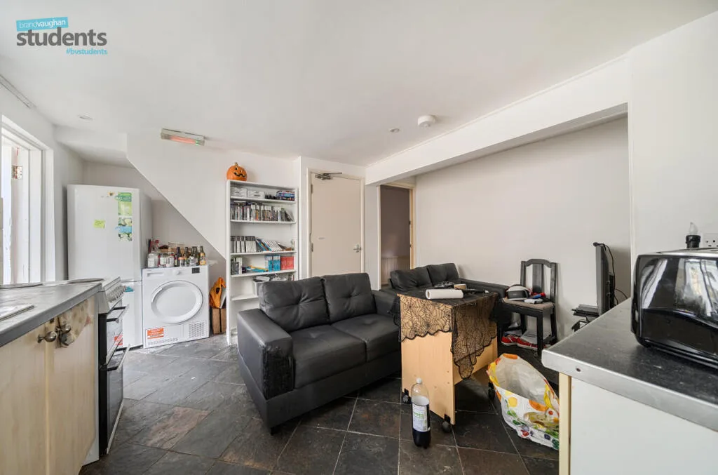 5 bedroom end of terrace house for rent