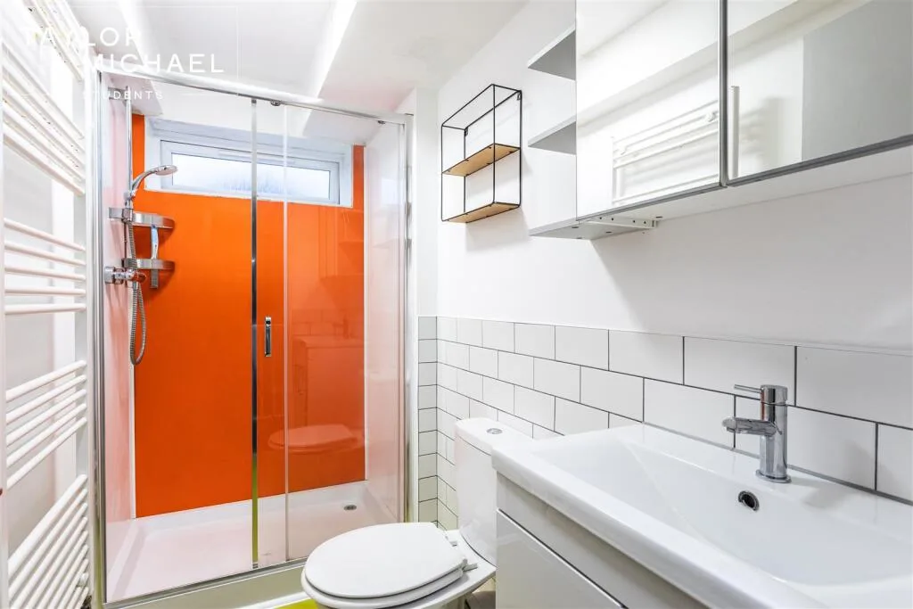 6 bedroom semi-detached house for rent