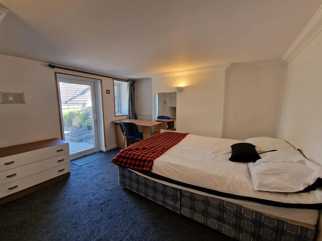 5 bedroom terraced house for rent