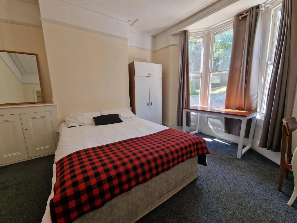5 bedroom terraced house for rent