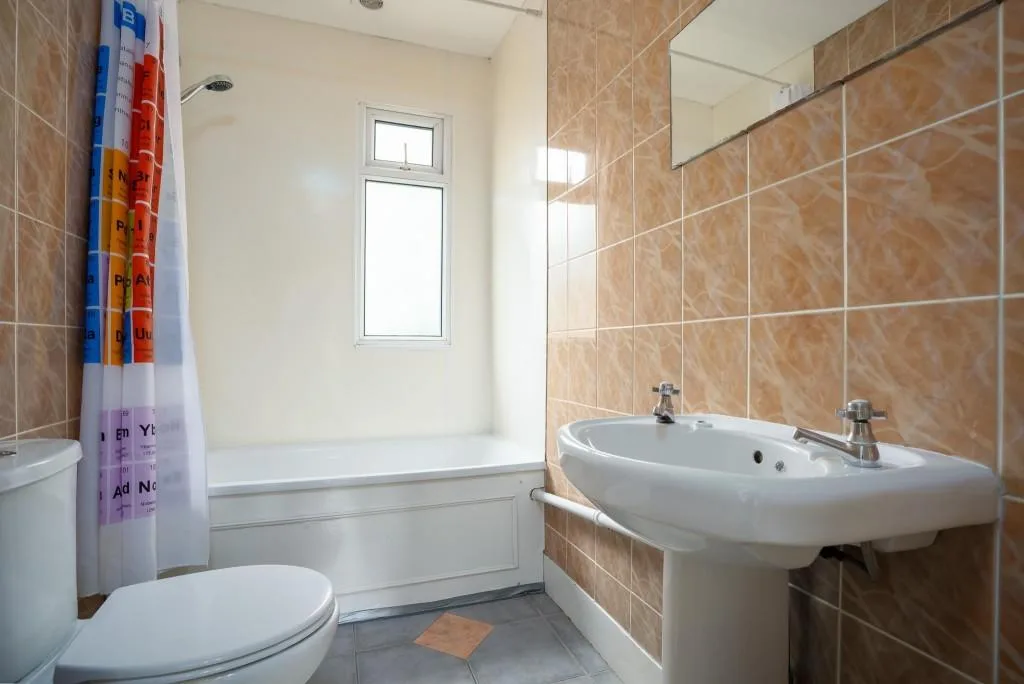 5 bedroom terraced house for rent