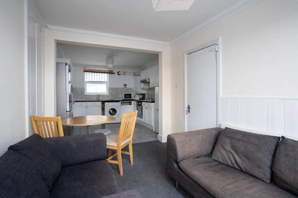 5 bedroom terraced house for rent