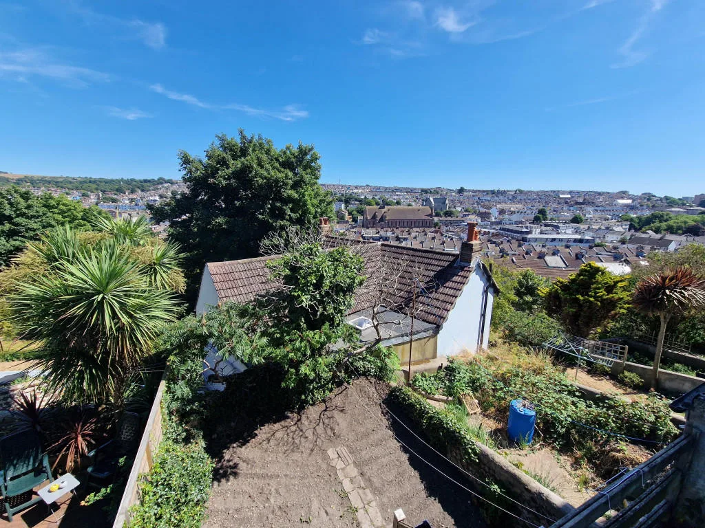 5 bedroom terraced house for rent