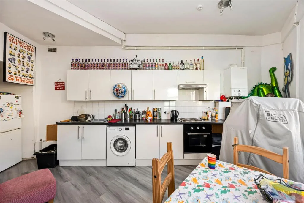 4 bedroom house share for rent