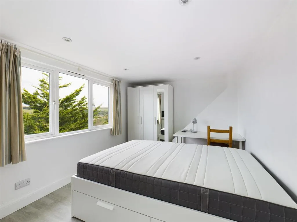 6 bedroom terraced house for rent