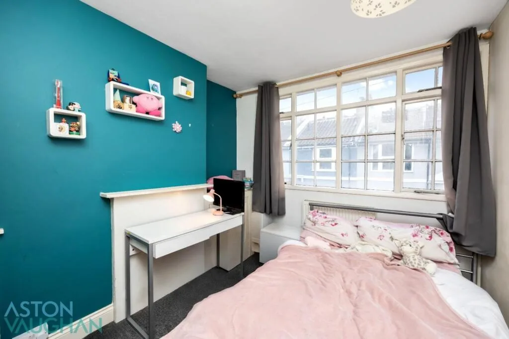 5 bedroom terraced house for rent