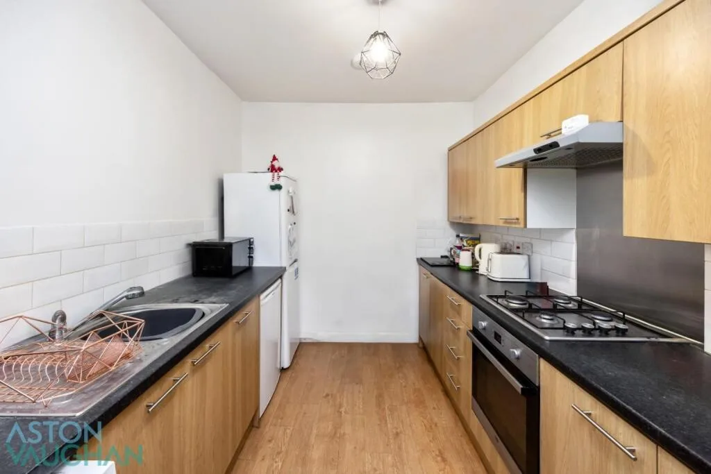 5 bedroom terraced house for rent