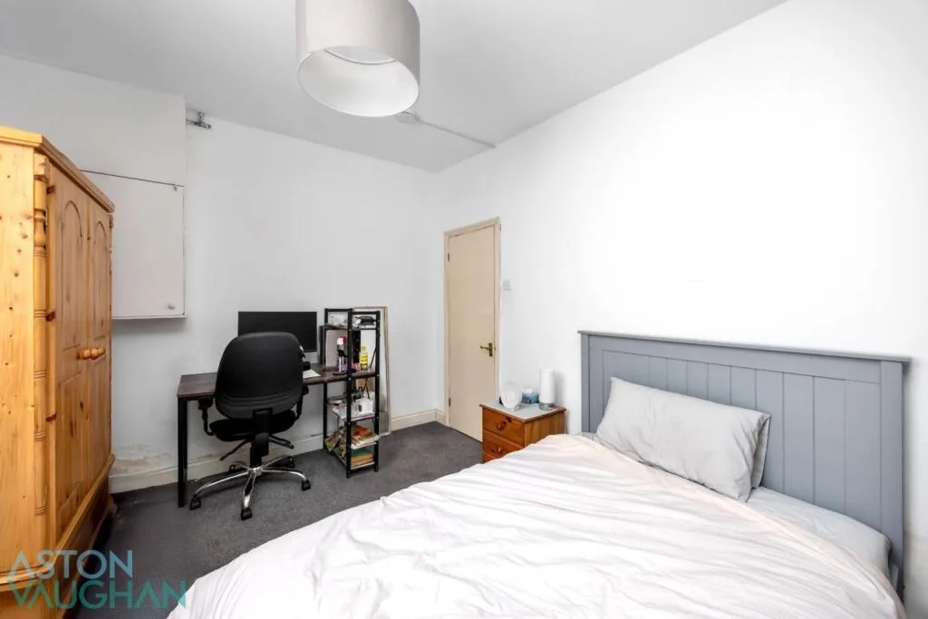 5 bedroom terraced house for rent