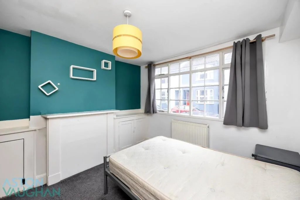 5 bedroom terraced house for rent