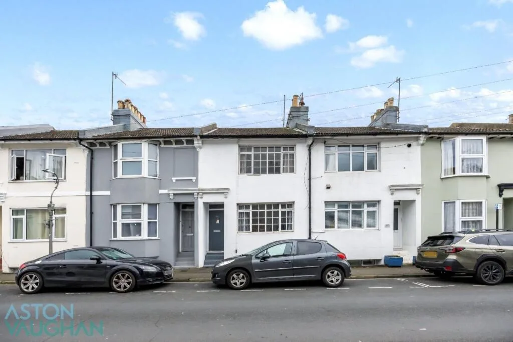 5 bedroom terraced house for rent