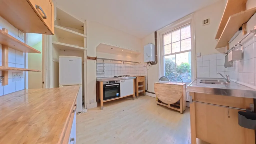 5 bedroom end of terrace house for rent