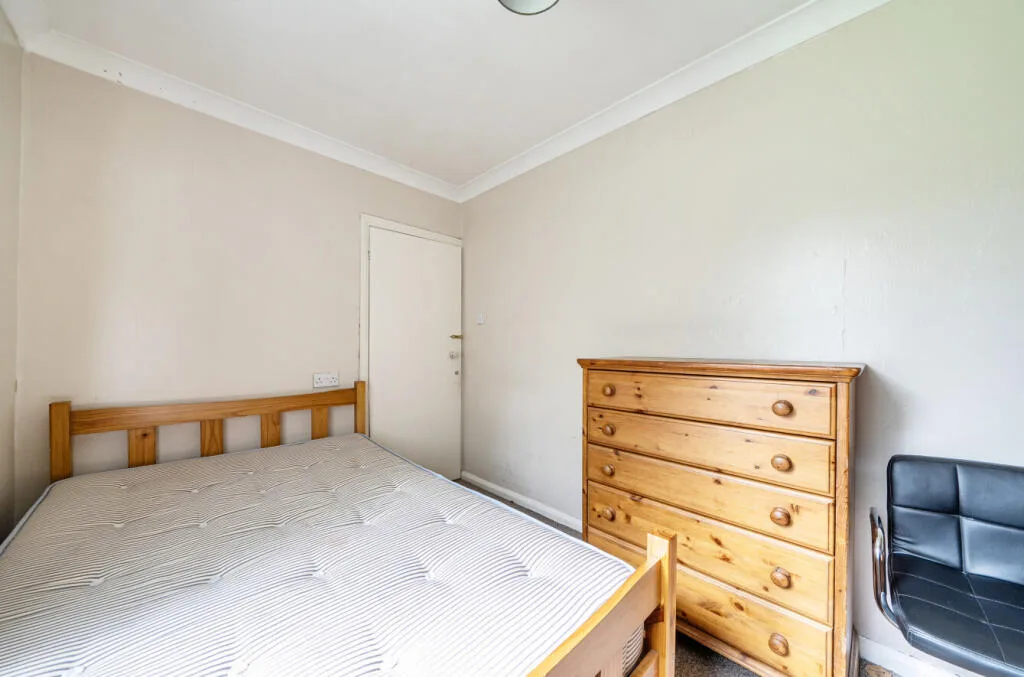 5 bedroom semi-detached house for rent