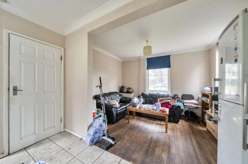 5 bedroom semi-detached house for rent