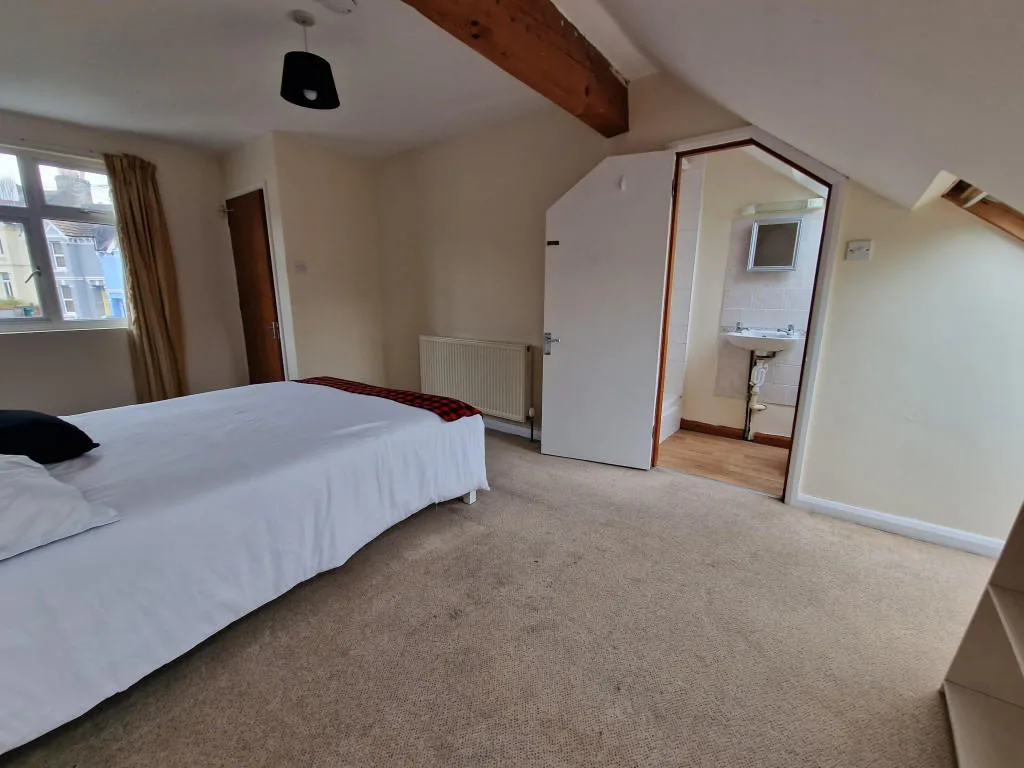 5 bedroom house for rent