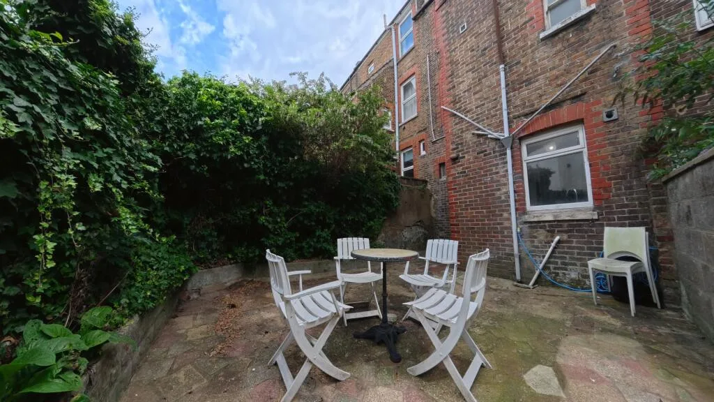 5 bedroom house for rent