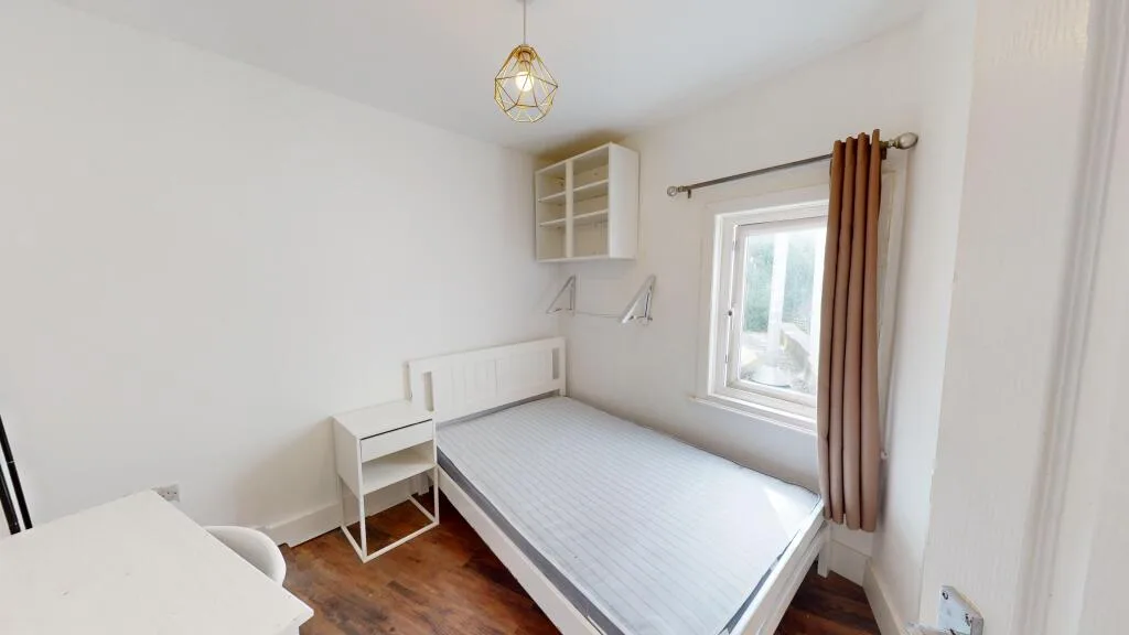 5 bedroom flat for rent