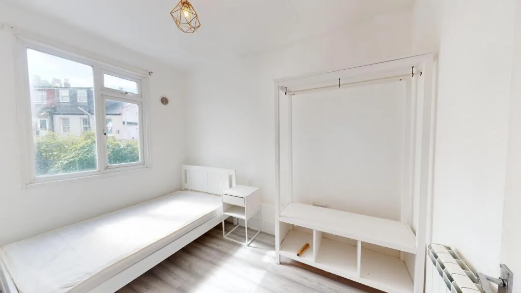 5 bedroom flat for rent