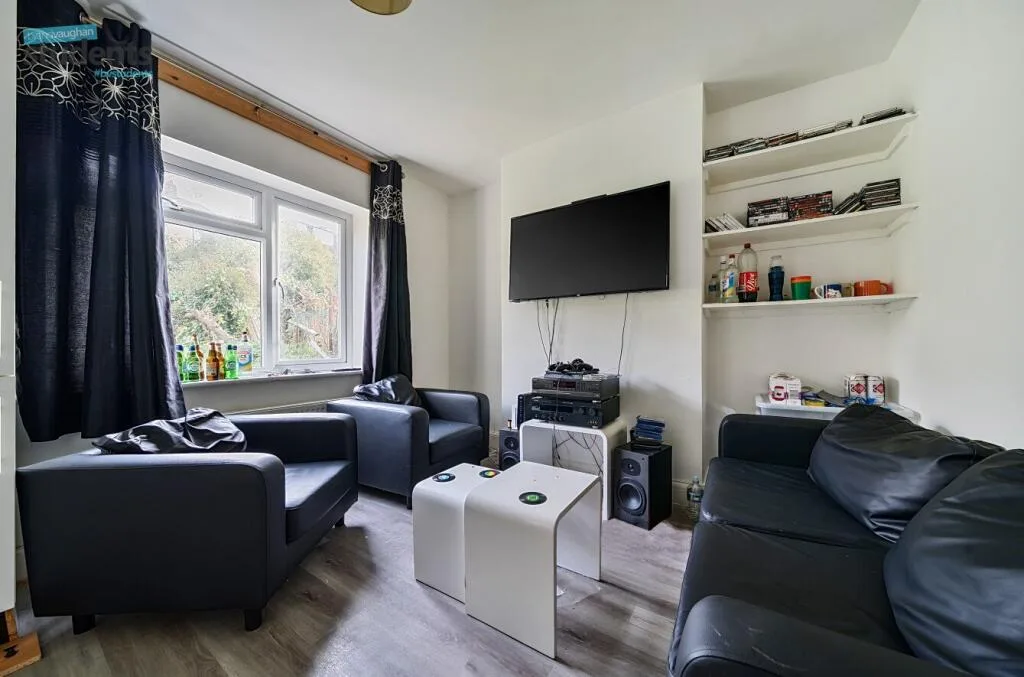 5 bedroom end of terrace house for rent